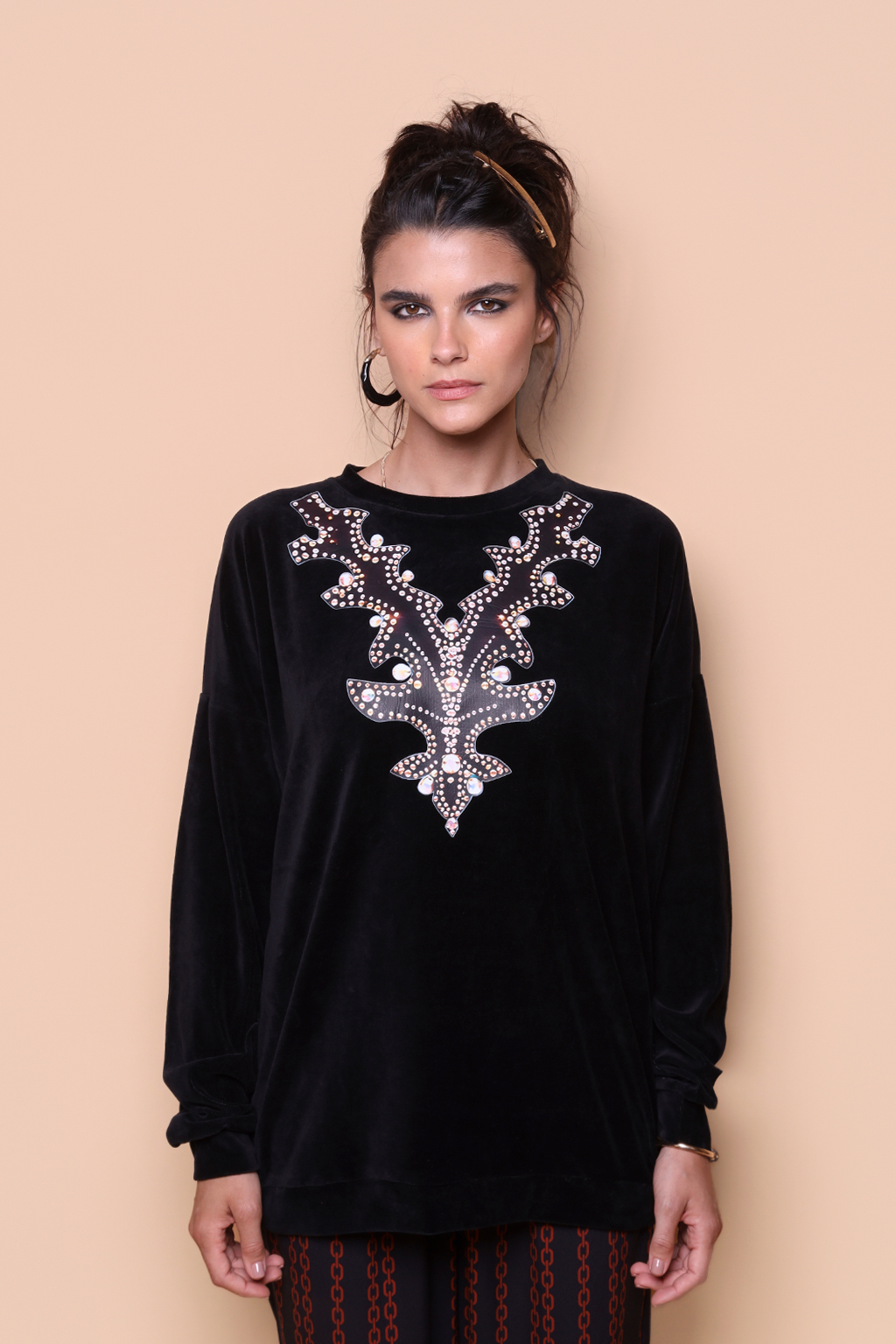 Blusão oversize plush preto Pedrinhas