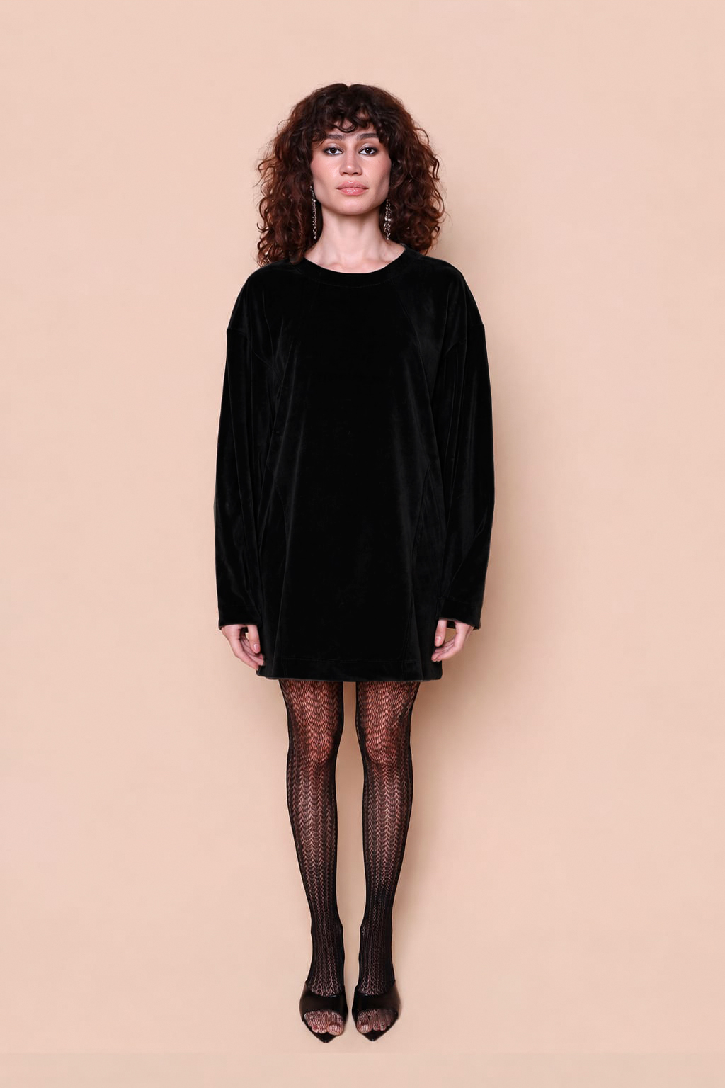 Vestido curto manga longa plush preto