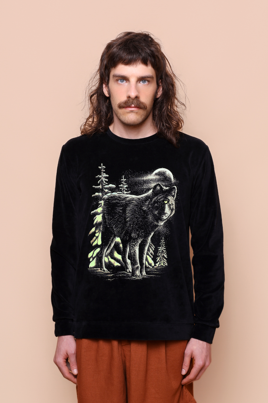 Blusão plush preto Lobo cinzento