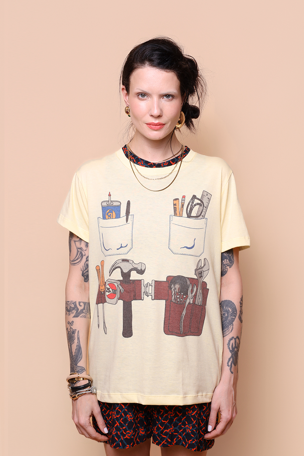 Camiseta amarela estampada Bricolagem