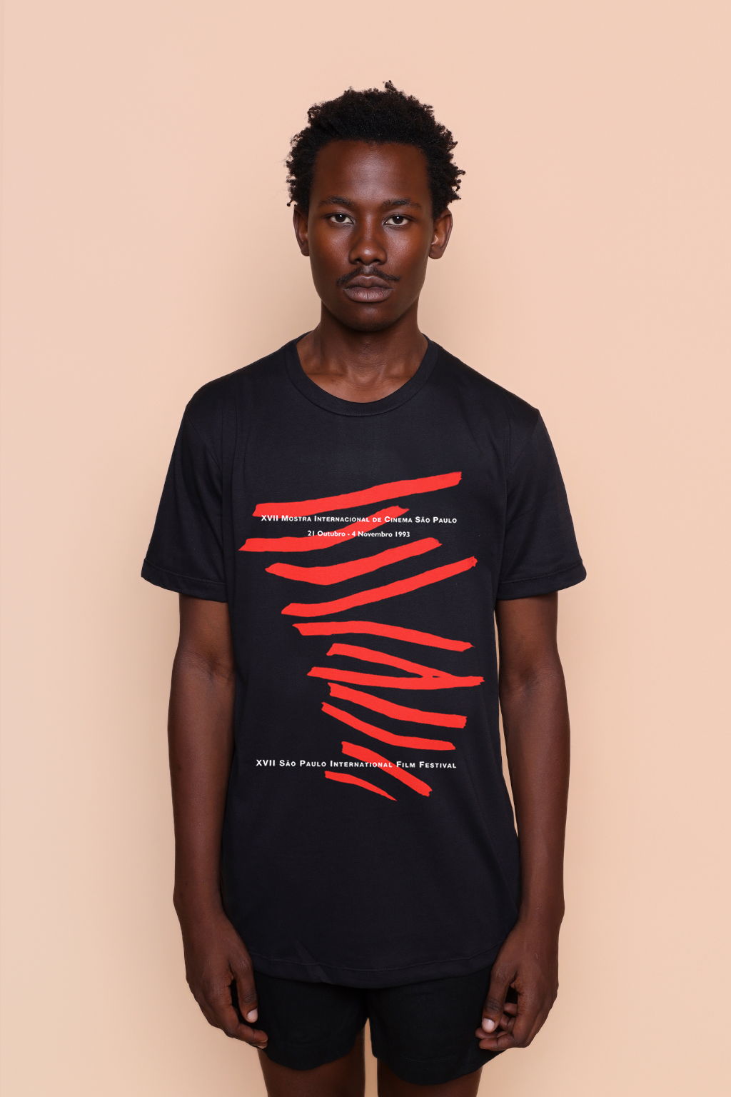 Camiseta preta collab Mostra + AMP 17ª edição