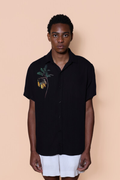 Camisa básica viscose creponada preta Kowhai