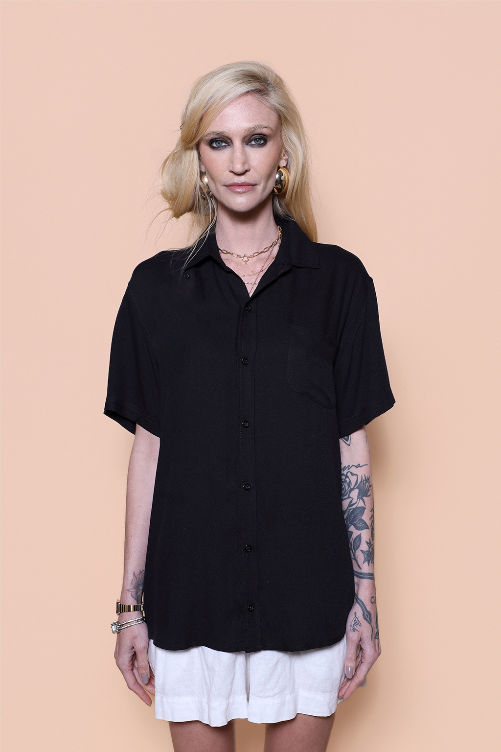 Camisa básica viscose creponada preta