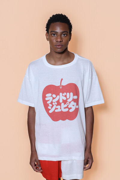 Camiseta oversize estampada Lavanderia Júpiter Maçã